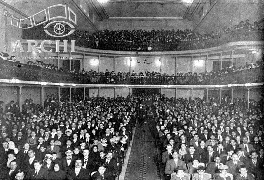 Foto de publico en el Cine Excelsior